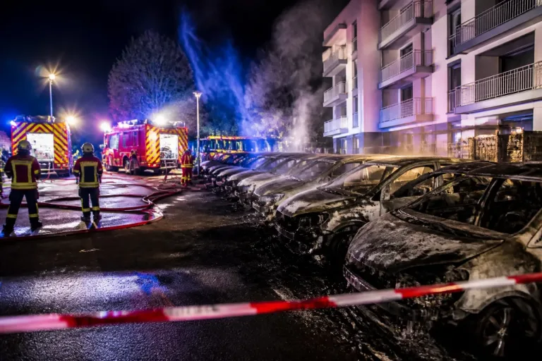 Annecy : onze voitures brûlées sur le parking d’une concession avenue du Pont-Neuf