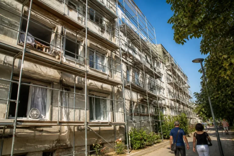 Après la mort d’une habitante de 93 ans à Sceaux, résidents et bailleur sous tension face à la canicule