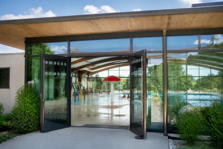 Après neuf mois de chantier, la piscine de Châteauneuf-sur-Charente rouvre ses bassins