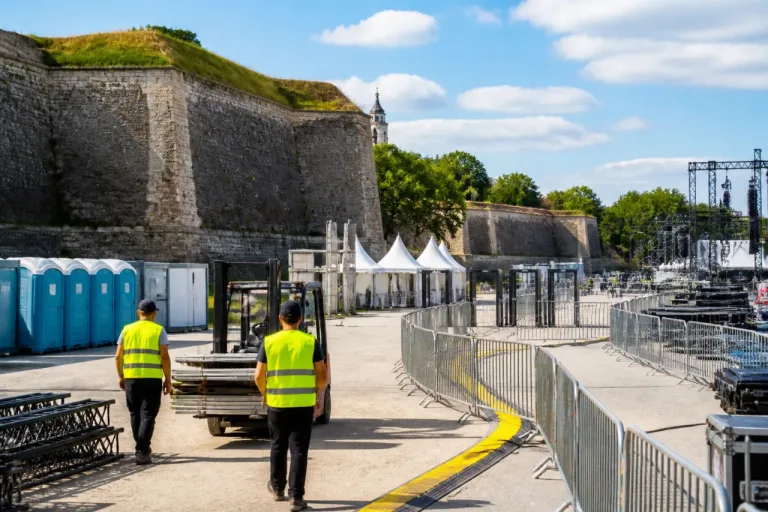 Arras: la citadelle se mue en village festif, un chantier millimétré