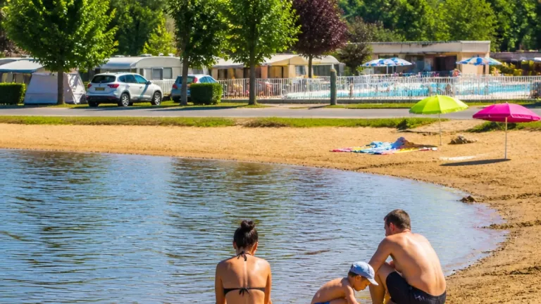Au lac de la Vingeanne, baignade et séjour improvisé séduisent les visiteurs