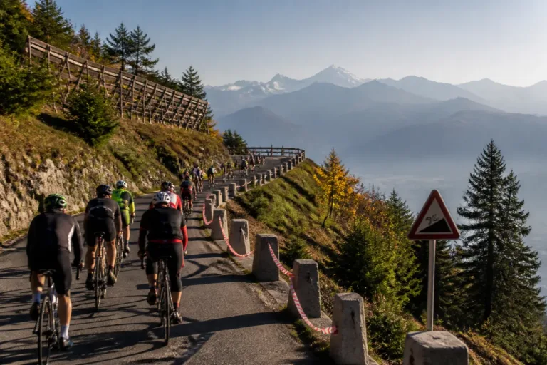 Au Salève, affluence record des cyclos à l’approche d’une étape annoncée redoutable