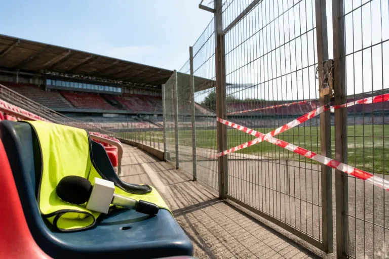 Aurillac: huis clos et amende après l’agression d’un journaliste au stade Jean‑Alric