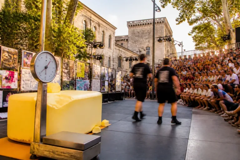 Avignon : « La parabole du seum », un théâtre qui met les corps et la colère en scène