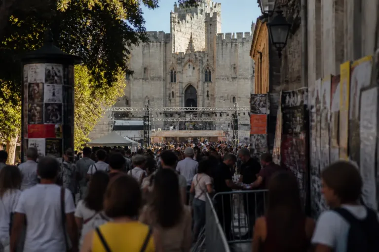 Avignon se prépare à la 80e édition du Festival entre ferveur et vigilance