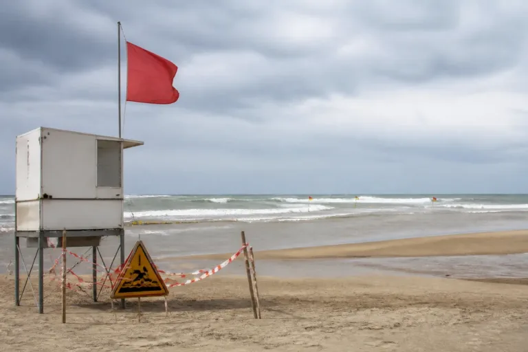 Baïnes: risque maximal annoncé mercredi sur les plages de Charente-Maritime