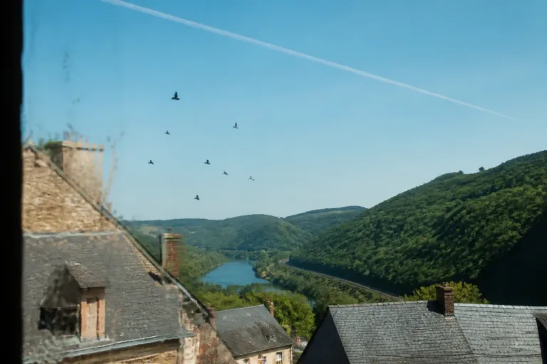 Bang supersonique dans le nord des Ardennes : la Défense belge confirme un vol d’entraînement