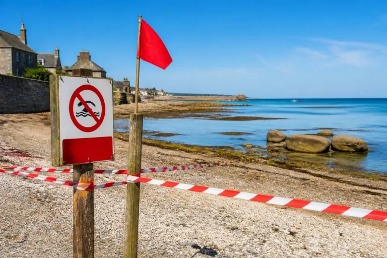 Barfleur: baignade suspendue à la Sambière après détection de bactéries fécales
