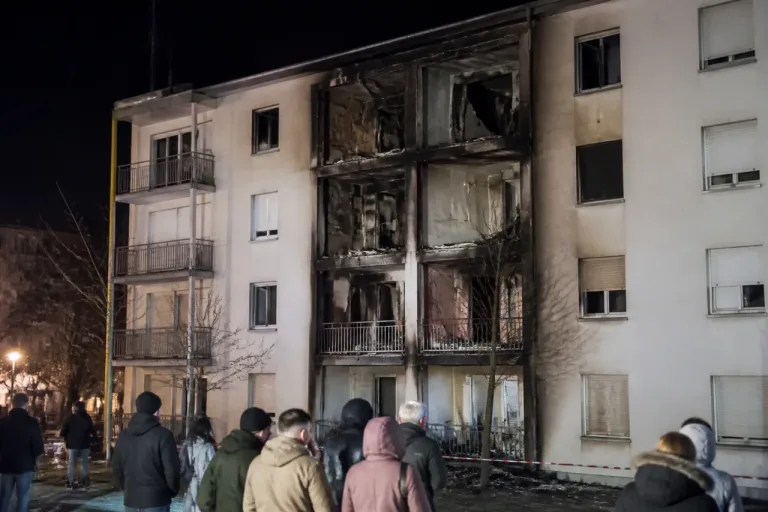 Bassens : un appartement détruit par un incendie nocturne, 27 personnes impactées