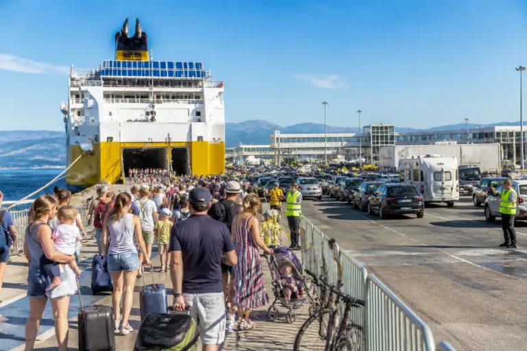 Bastia et Poretta sous pression : les premiers juillettistes arrivent en masse