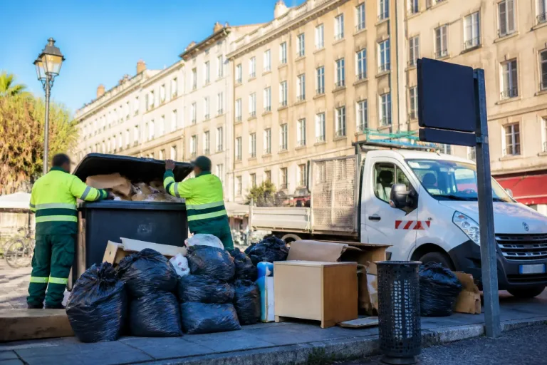 Bastia : une "Pulizza verde" de deux agents pour lutter contre les incivilités et le mauvais tri