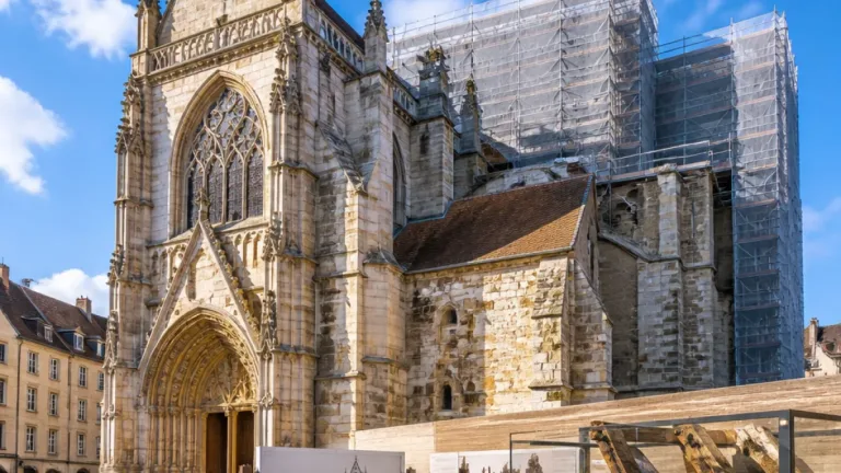 Beauvais : l’église Saint-Étienne, mémoire architecturale marquée par l’histoire