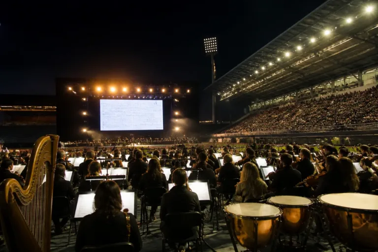 Beethoven et Vivaldi au stade Michelin : l’Orchestre National AURA vise un public XXL