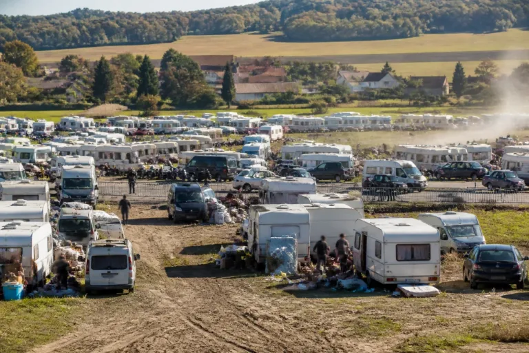 Belfort : 150 familles tziganes évangéliques expulsées d’un terrain agricole à Larivière