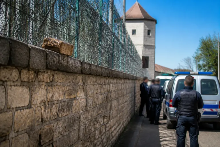 Besançon : un livreur improvisé condamné après avoir lancé un colis dans la maison d’arrêt