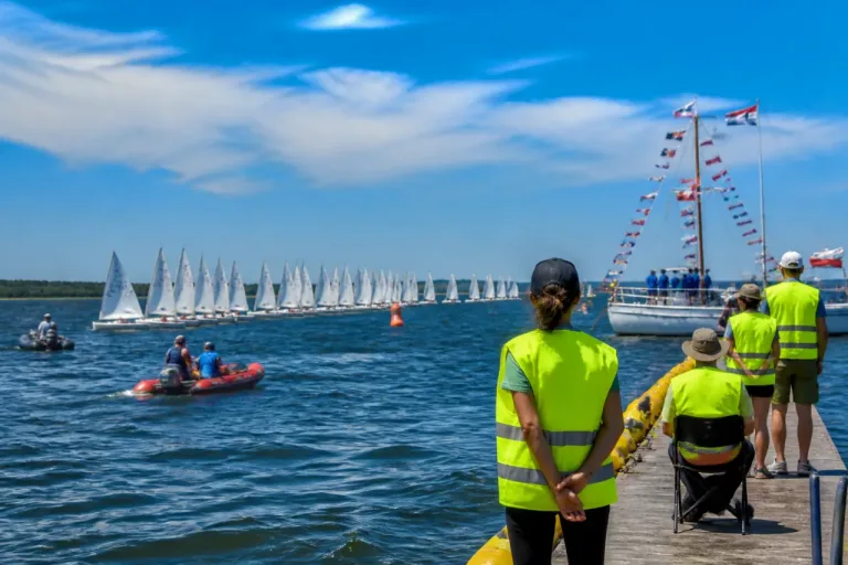 Biscarrosse hisse les voiles : Mondiaux de 420, 27 pays et près de 300 bateaux
