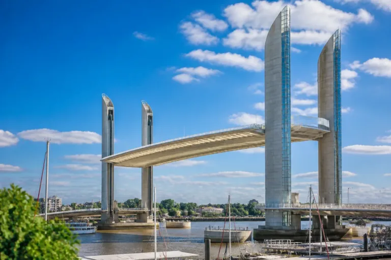 Bordeaux : le pont Chaban-Delmas hors service pour les levées jusqu’au 31 juillet