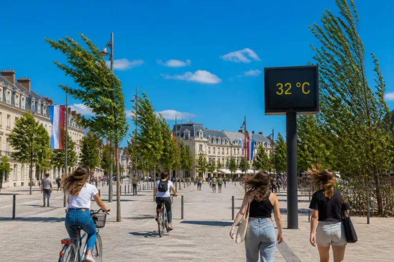 Bourg-en-Bresse : grand ciel bleu, chaleur et vent du Nord ce samedi