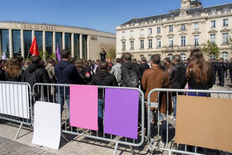 Bourges : près de 150 personnes mobilisées pour une loi-cadre contre les violences sexistes