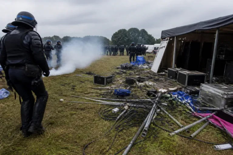 Bucey-lls-Gy : rave party interdite dementelee, gaz lacrymognes et quipement saisi