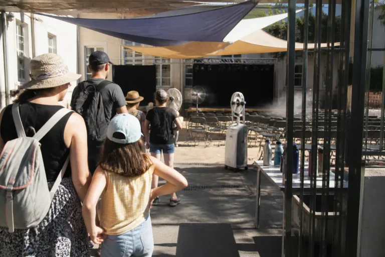 Canicule: à Villette-de-Vienne, l’école avance et raccourcit son spectacle