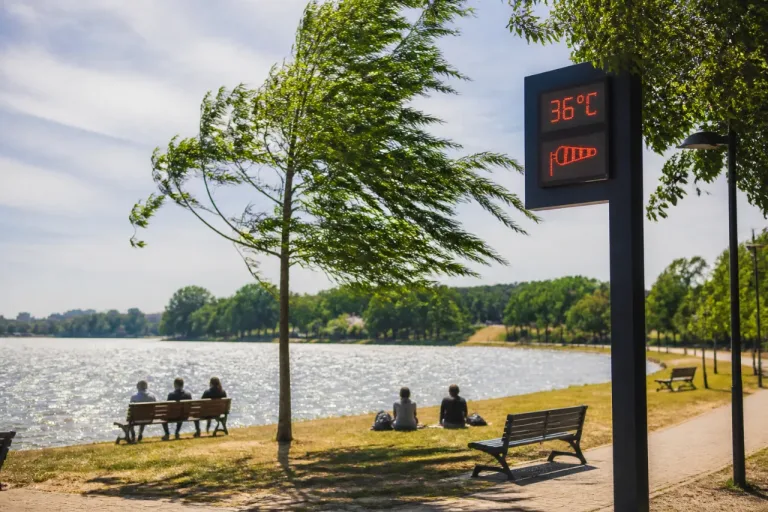 Canicule attendue à Créteil : journée très chaude et vent soutenu ce mardi