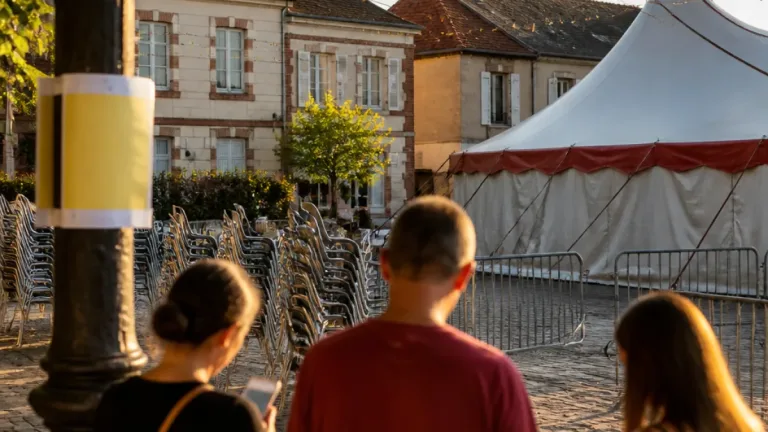 Canicule : certains bals du 14-Juillet annulés en petite couronne, quelles conséquences pour les sorties ?