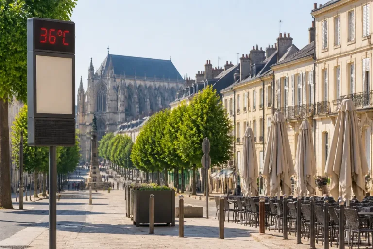 Canicule estivale attendue à Bourges : hausse marquée des températures mercredi