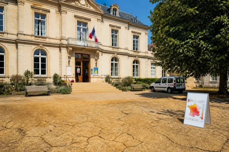Canicule et vieillissement : le président du Département appelle l’État à coordonner une réponse nationale