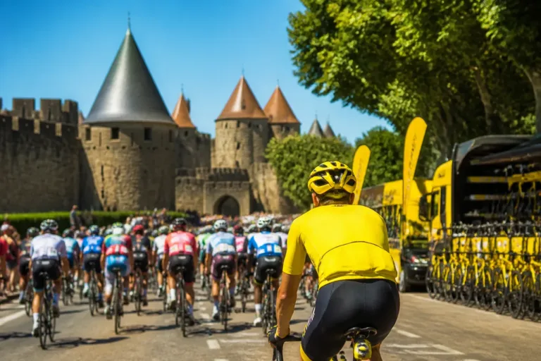 Carcassonne : la 4ᵉ étape du Tour s'en va à Foix, Pedersen remporte l'étape, Træen endosse le jaune