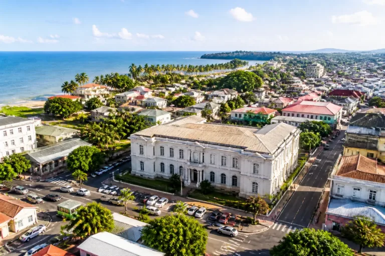 Cayenne : où se situe la préfecture face aux communes les plus aisées de Guyane