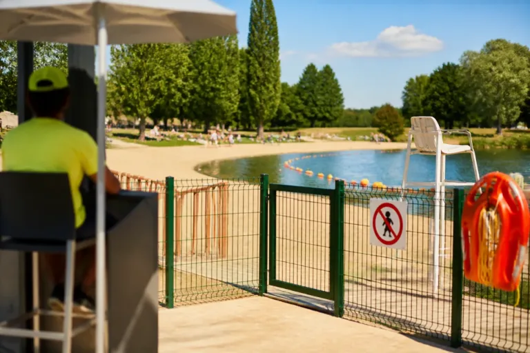 Cergy : le dispositif anti-noyade de l’île de loisirs présenté à la ministre