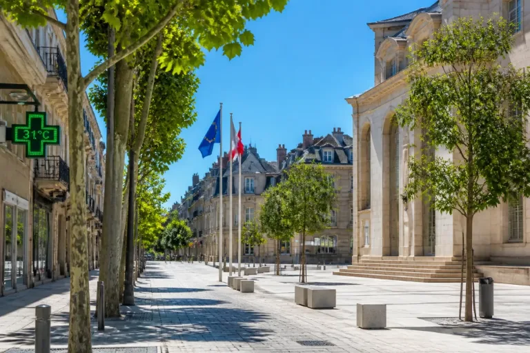 Châlons-en-Champagne : grand ciel bleu et chaleur sèche, jusqu’à 31–32 °C attendus