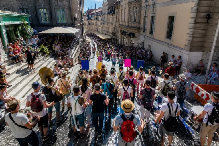 Chambéry : 1 000 musiciens ont transformé la ville en scène pour le centenaire
