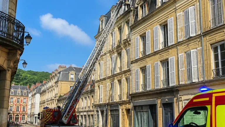 Charleville-Mézières : un appartement détruit rue Dubois-Crancé, la rue bouclée plusieurs heures