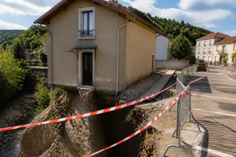Chavanay: une maison au bord du vide, la réouverture de la route ravive l’angoisse