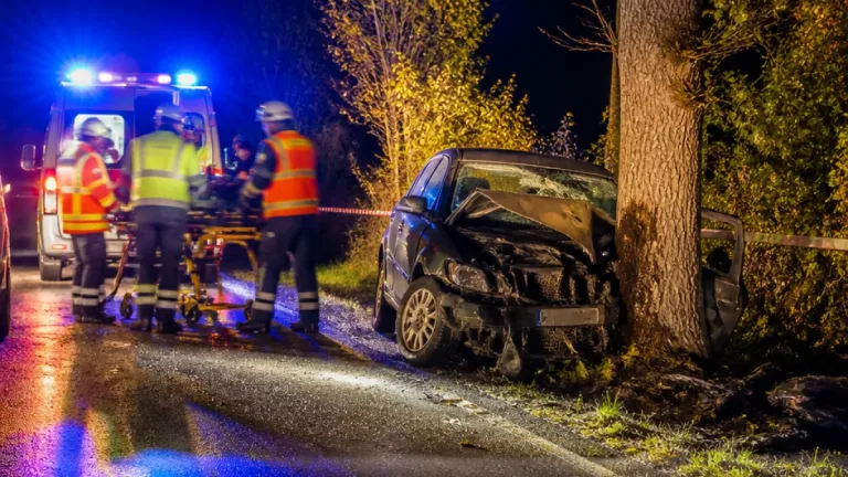 Chénérailles : une jeune conductrice transportée en « urgence absolue » après avoir percuté un arbre