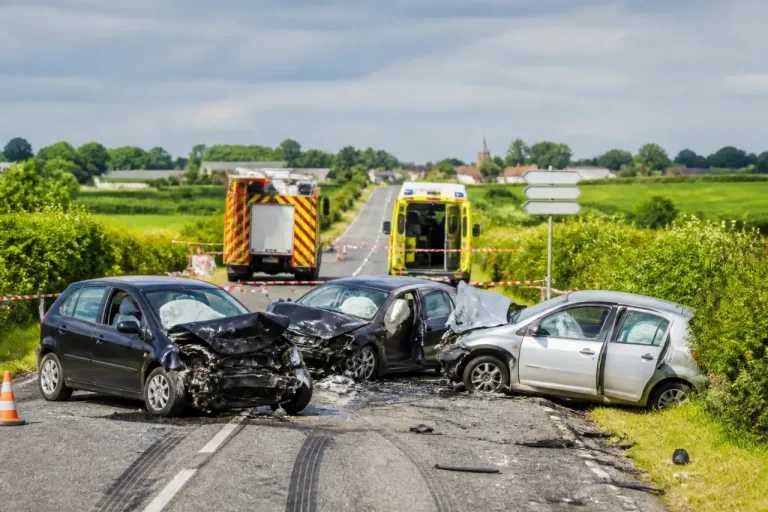 Choc frontal sur la RD6 à Longvillers : un octogénaire décède, trois blessés