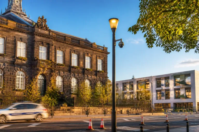 Clermont-Ferrand: 100 jours de mairie passés au crible, sécurité et écoles en tête