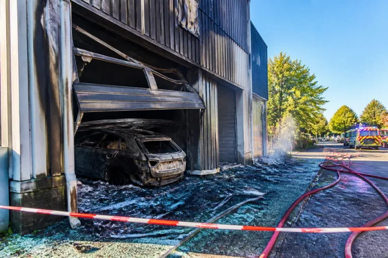 Colmar : un centre de contrôle technique visé par un incendie avec usage d'une voiture bélier