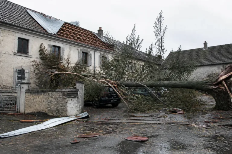 Coup de vent à 145 km/h au Breuil: dégâts majeurs à Villefrancœur et Champigny-en-Beauce