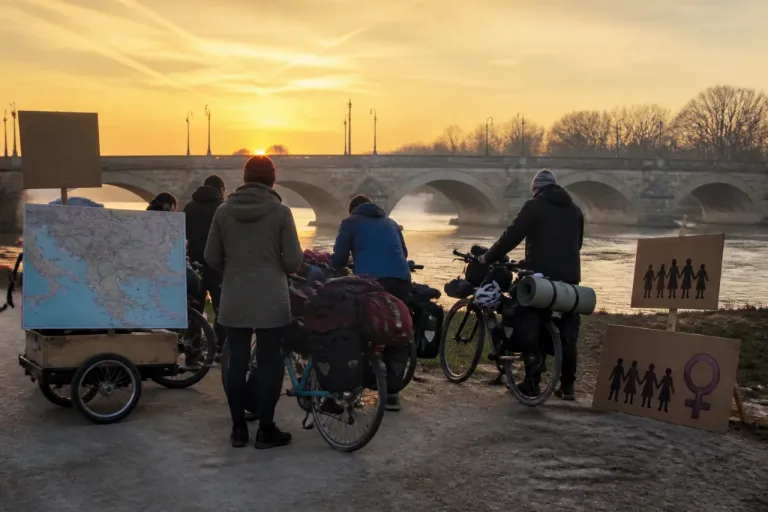 D’Orléans à Lesbos, 3 000 km à vélo pour alerter sur le sort des migrants