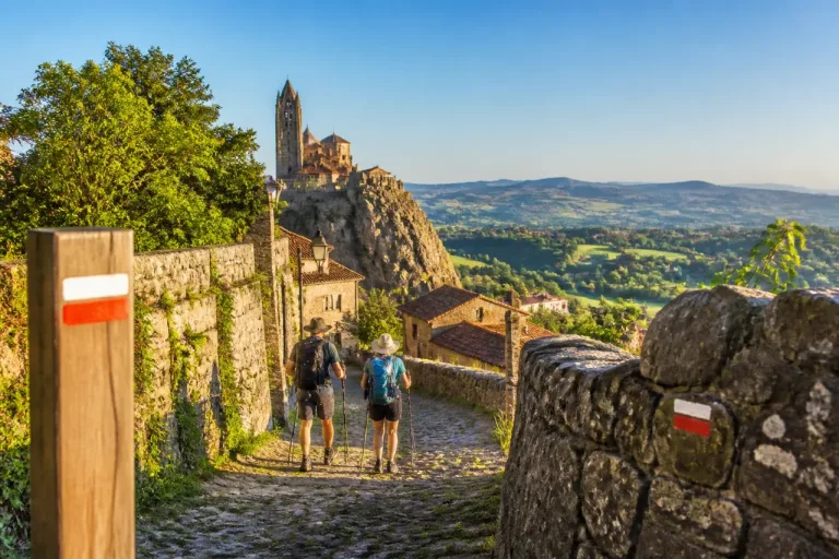 Depuis Le Puy-en-Velay, le chemin de Stevenson attire les marcheurs cet été