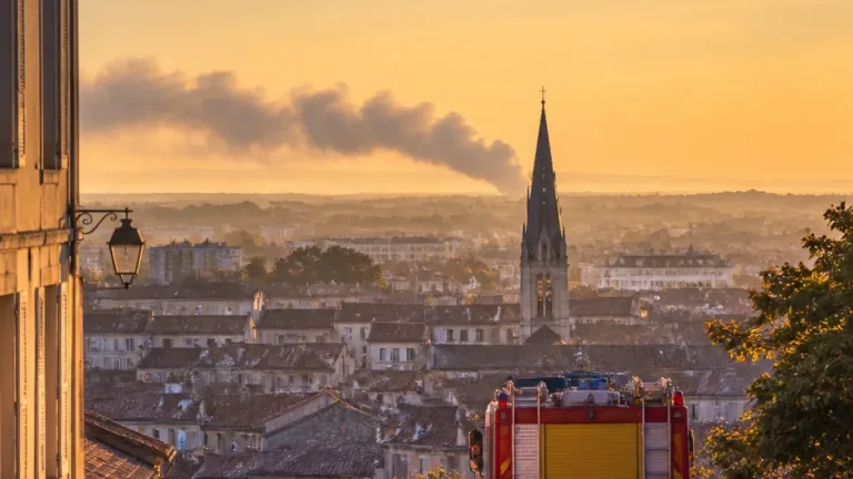 Des fumées des feux en Gironde envahissent l'Agenais : les secours appellent à la vigilance