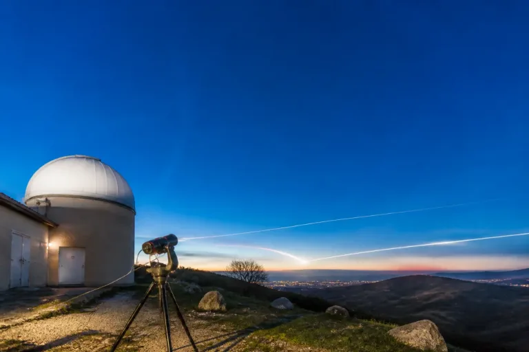 Deux lueurs dans le ciel méditerranéen, visibles depuis le Tarn : la piste des météorites