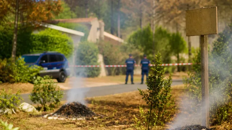 Deux personnes interpellées en Dordogne pour avoir allumé des feux dans leur jardin en pleine période à risque