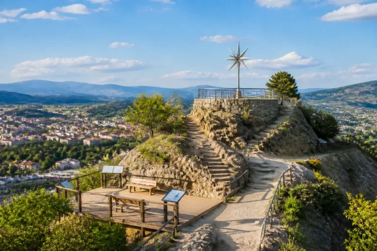 Digne-les-Bains : le Rocher de Neuf Heures inauguré avec un nouveau belvédère panoramique