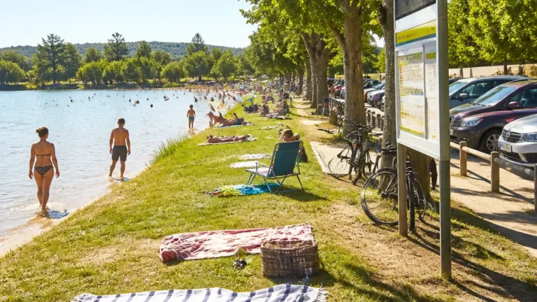 Dijon : canicule et lac Kir, les Dijonnais profitent tôt du plan d'eau pour se rafraîchir