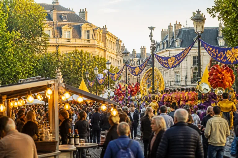 Dijon fête 80 ans des Fêtes de la Vigne : six jours de musique, parades et dégustations