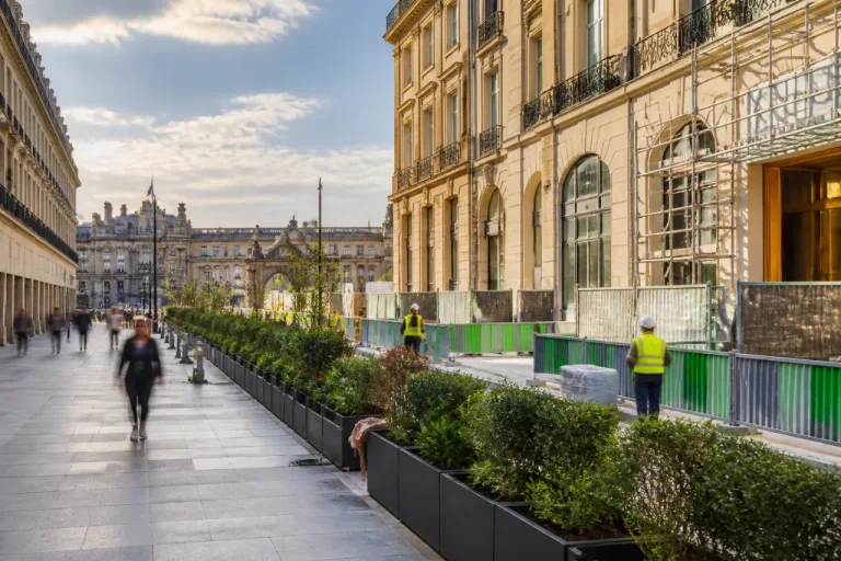 La rue du Faubourg‑Saint‑Honoré se transforme : les commerces de luxe cofinancent la rénovation devant l'Élysée